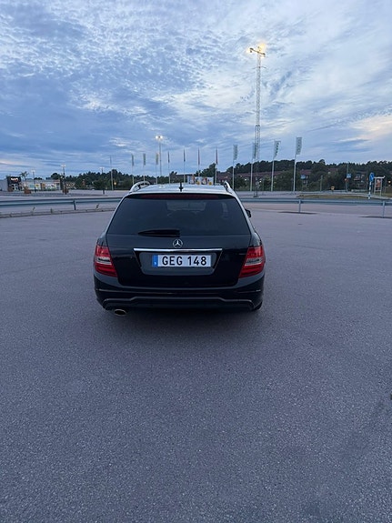 Mercedes-Benz C220 3 of 8