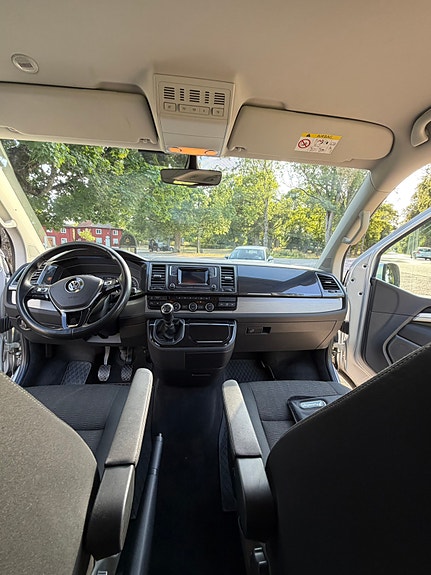 Volkswagen Multivan 12 of 15