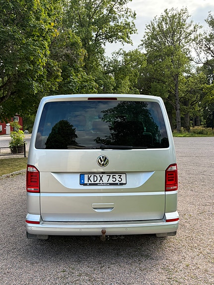 Volkswagen Multivan 4 of 15