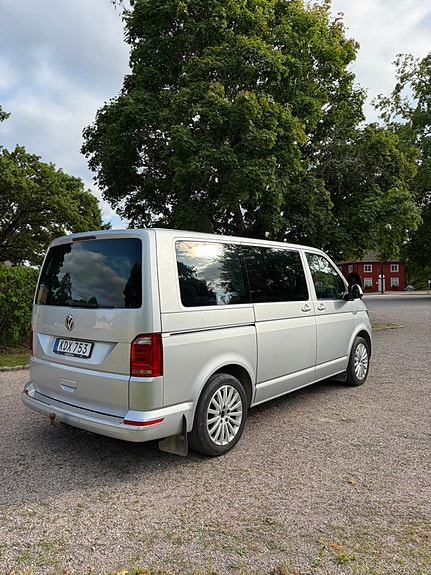 Volkswagen Multivan 5 of 15
