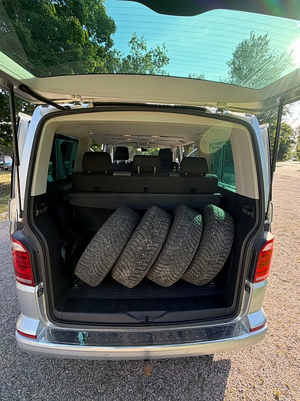 Volkswagen Multivan 13 of 15