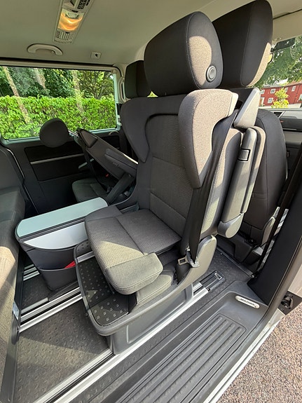 Volkswagen Multivan 9 of 15