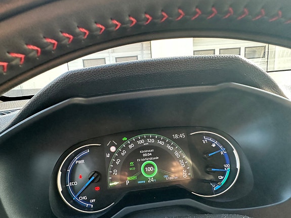 Toyota RAV4 Plug-in Hybrid 11 of 13