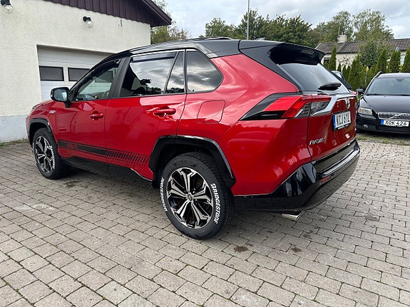 Toyota RAV4 Plug-in Hybrid 22 of 24