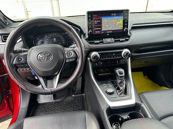 Toyota RAV4 Plug-in Hybrid 14 of 24