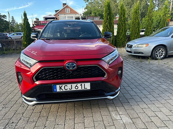 Toyota RAV4 Plug-in Hybrid 3 of 13