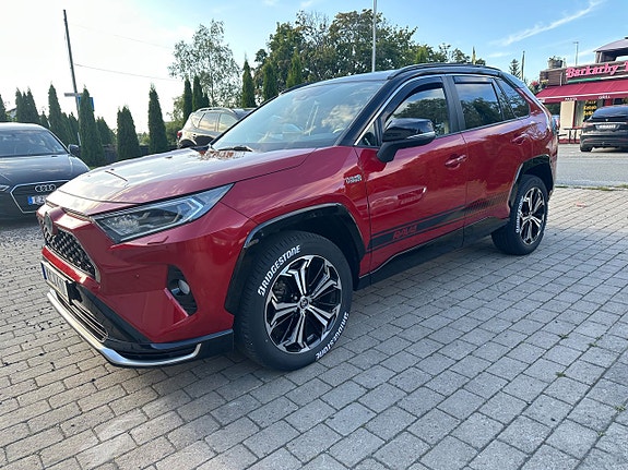 Toyota RAV4 Plug-in Hybrid 12 of 13