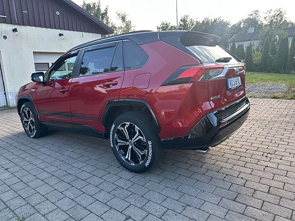 Toyota RAV4 Plug-in Hybrid 4 of 13