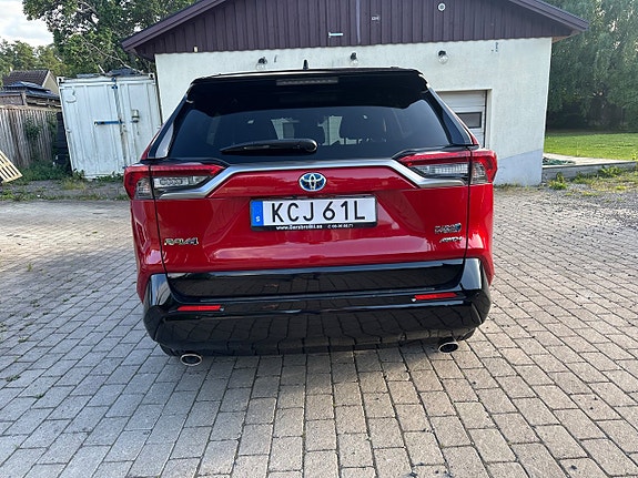Toyota RAV4 Plug-in Hybrid 5 of 13