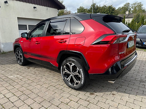 Toyota RAV4 Plug-in Hybrid 4 of 24