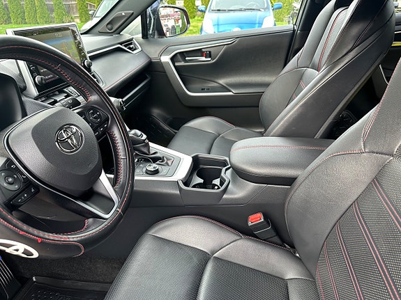 Toyota RAV4 Plug-in Hybrid 9 of 24