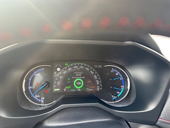 Toyota RAV4 Plug-in Hybrid 17 of 24