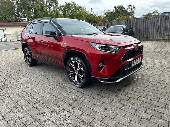 Toyota RAV4 Plug-in Hybrid 2 of 24