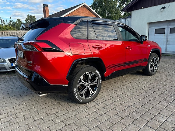 Toyota RAV4 Plug-in Hybrid 6 of 13