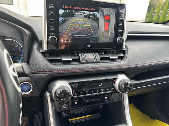 Toyota RAV4 Plug-in Hybrid 21 of 24