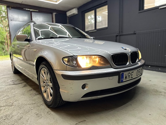 BMW 320i 7 of 11