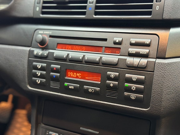 BMW 320i 11 of 11