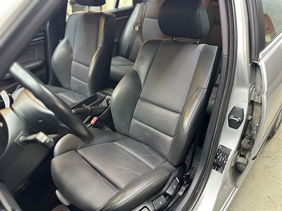 BMW 320i 9 of 11