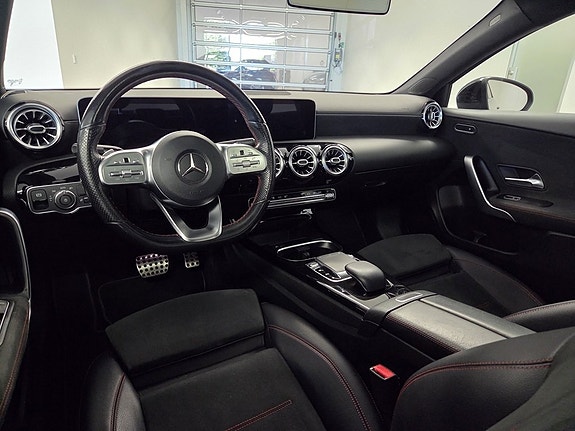 Mercedes-Benz A200 3 of 5