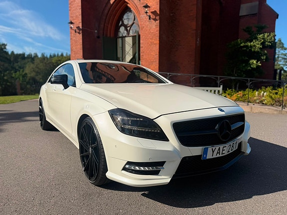 Mercedes-Benz CLS350 2 of 11