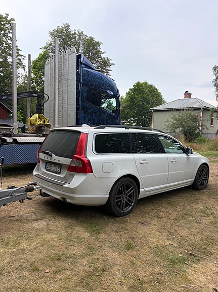 Volvo V70 3 of 4