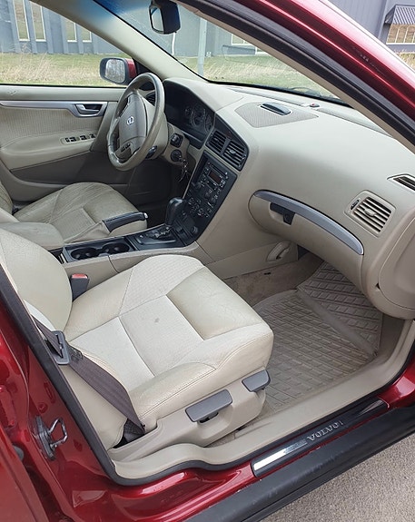 Volvo V70 11 of 12