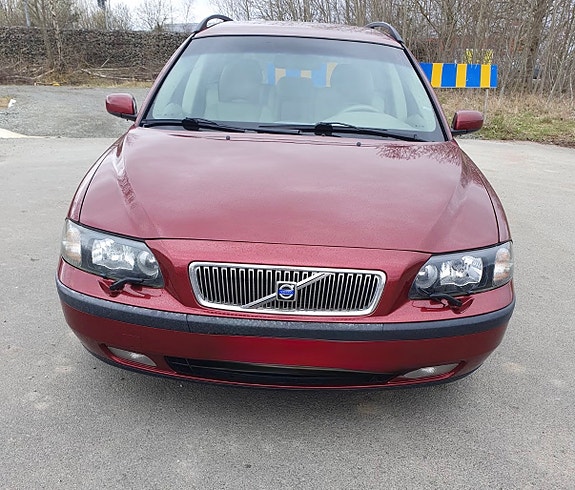 Volvo V70 2 of 12