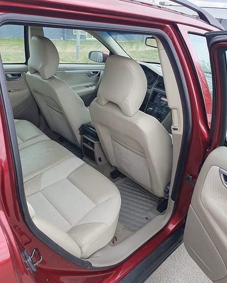 Volvo V70 10 of 12