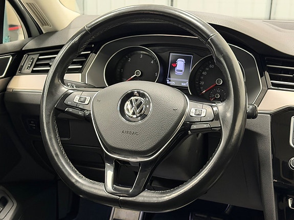 Volkswagen Passat 13 of 27