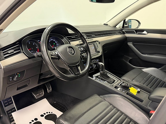 Volkswagen Passat 9 of 27