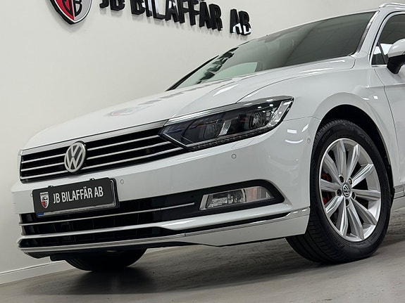 Volkswagen Passat 2 of 27