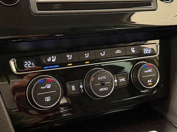 Volkswagen Passat 19 of 27