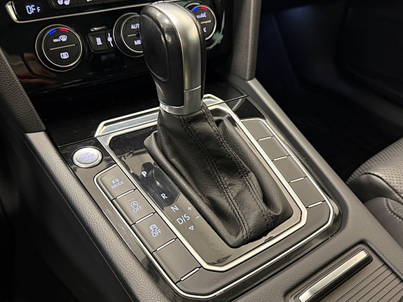 Volkswagen Passat 20 of 27