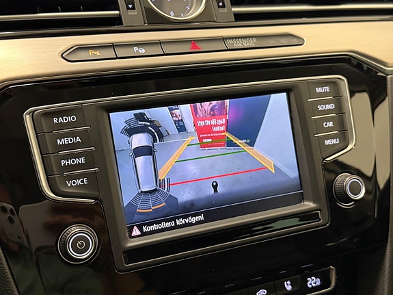 Volkswagen Passat 15 of 27
