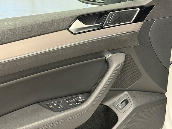 Volkswagen Passat 11 of 27