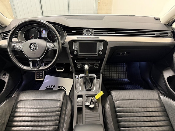 Volkswagen Passat 12 of 27