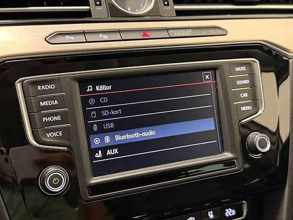 Volkswagen Passat 16 of 27