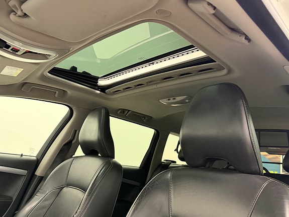 Volvo XC70 11 of 28