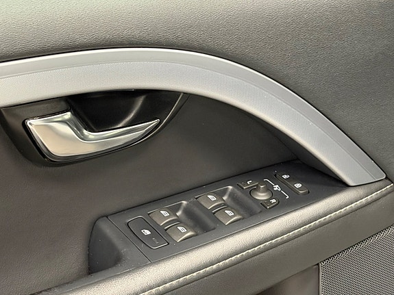Volvo XC70 12 of 28