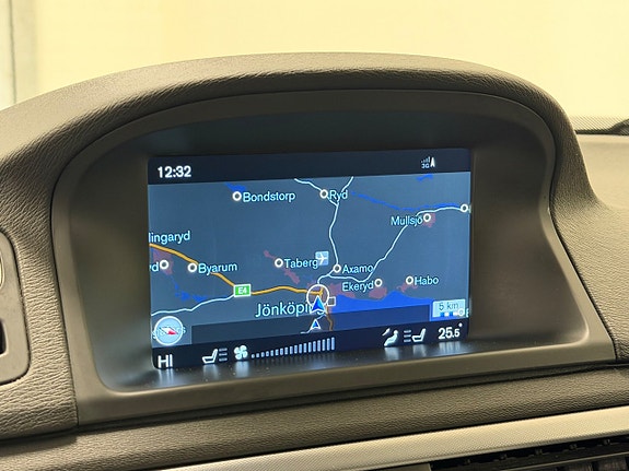 Volvo XC70 18 of 28