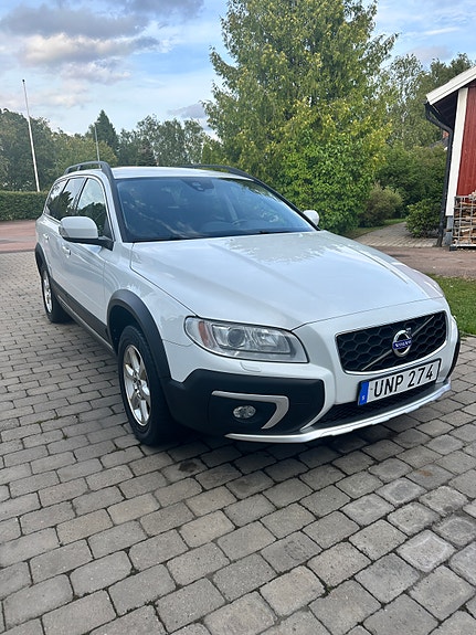 Volvo XC70 2 of 15