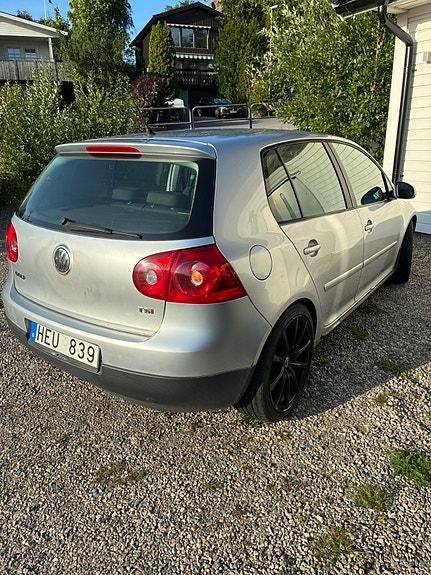 Volkswagen Golf V 3 of 3