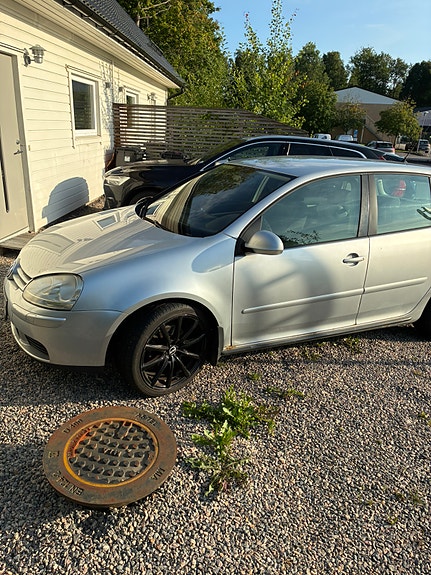 Volkswagen Golf V 2 of 3