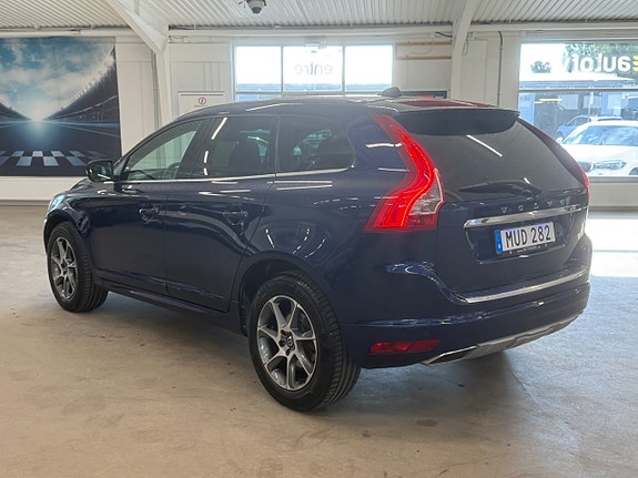Volvo XC60 2 of 18