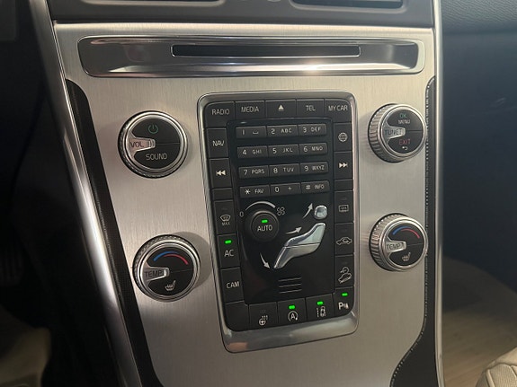 Volvo XC60 11 of 18