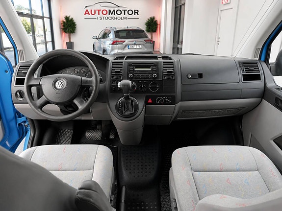 Volkswagen Transporter 10 of 17