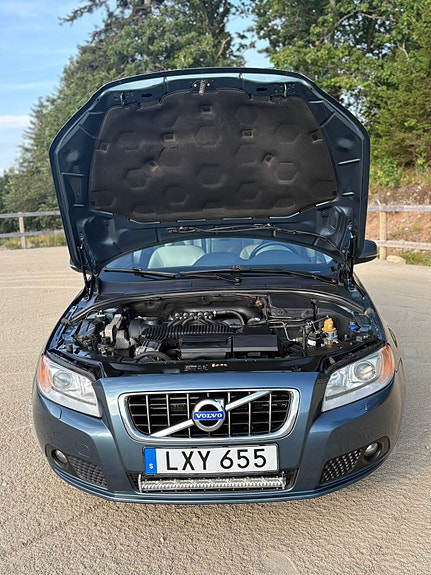 Volvo V70 4 of 9