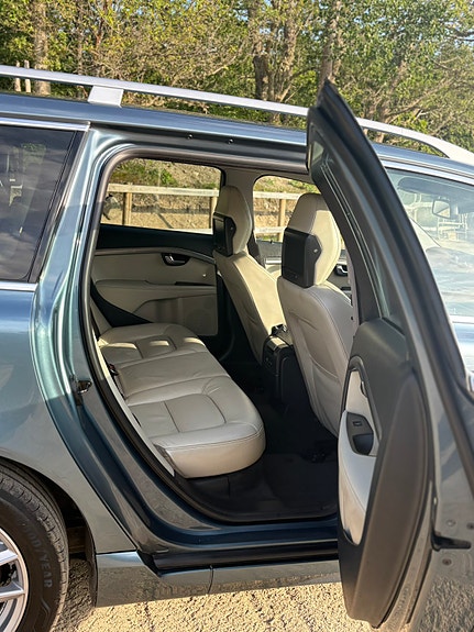 Volvo V70 7 of 9