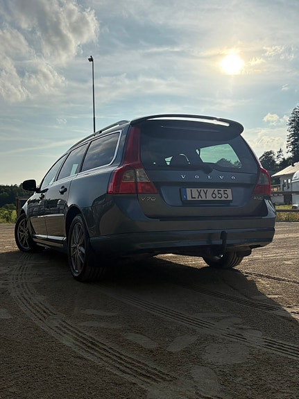 Volvo V70 3 of 9