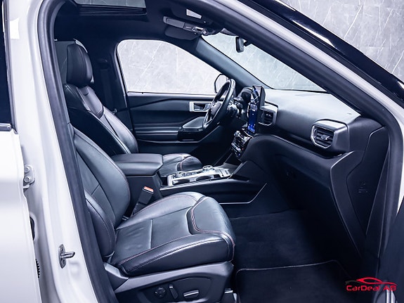 Ford Explorer 15 of 30